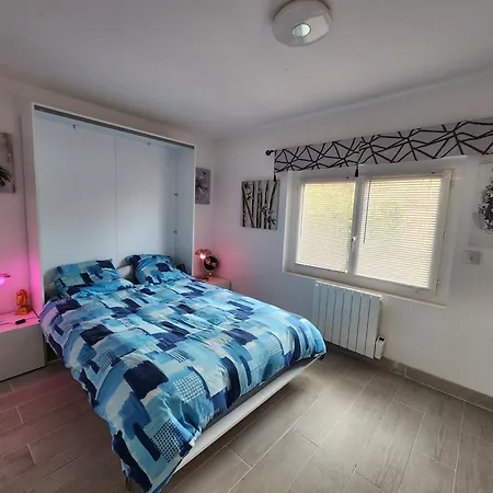 Maison Entoure Par Un Jardin Proche Paris Et Holiday home *