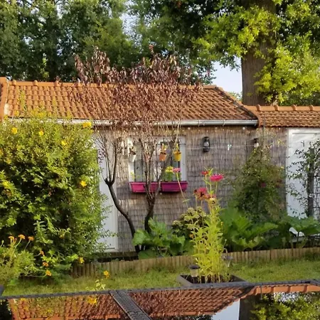 Maison Entoure Par Un Jardin Proche Paris Et Holiday home Pontault-Combault
