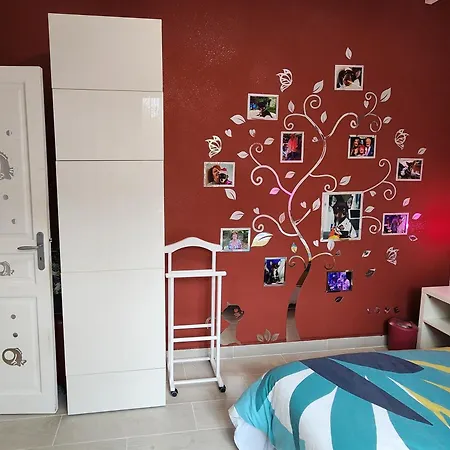 Maison Entoure Par Un Jardin Proche Paris Et Holiday home Pontault-Combault