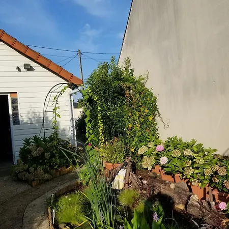 Maison Entoure Par Un Jardin Proche Paris Et